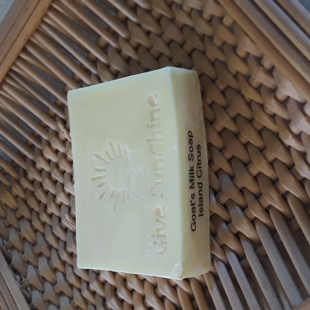 🌴3/$10 Goat's milk soap